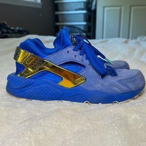 Nike undefeated air huarache run